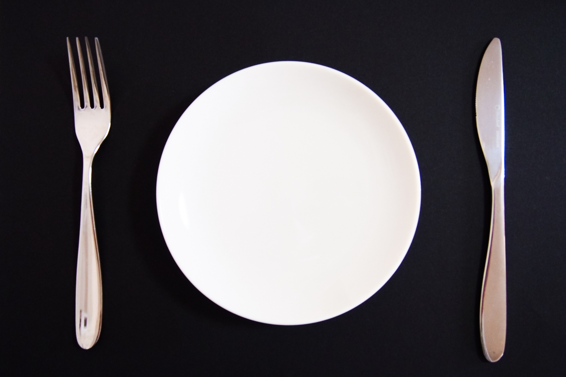 お皿_ナイフフォーク マリアル ウェディングメディア