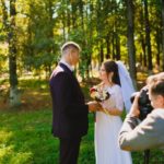 結婚式で家族写真を撮るタイミングや注意点