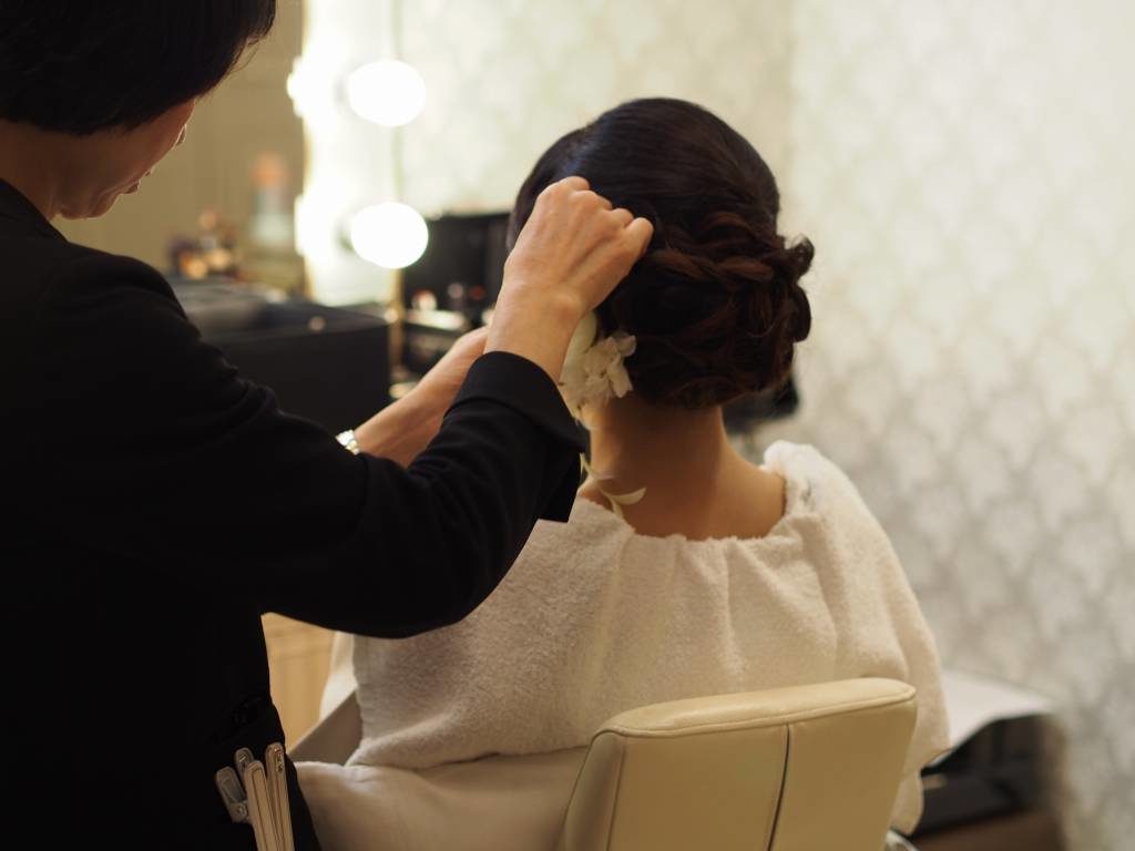 結婚式のヘアメイクリハーサルとは 事前準備や当日のポイントもご紹介 ウェディングメディアmarrial Part 3