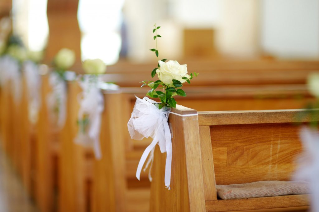 教会での結婚式のイメージ